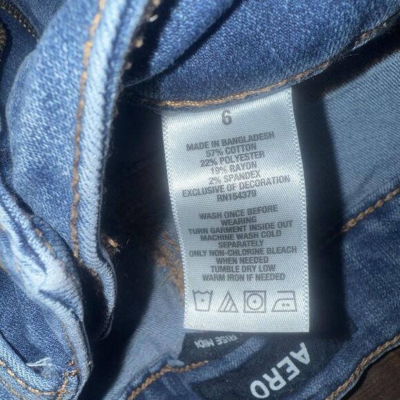 WOMEN AERO LOW RISE MIDI STRETCHY DISTRESSED CUFFED DENIM BLUE JEAN SHORTS SZ 6 - Picture 3 of 4